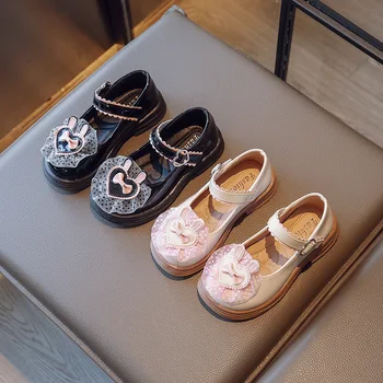 Детски обувки от кожа заек; Новост 2023 г.; обувки на принцесата със завързана на ръба и сладък нос във формата на сърце за момичета, детски ежедневни гумени нескользящие маратонки на равна подметка