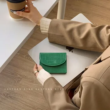 Корейската версия на новия женски чантата си, однотонная Лесна чанта за карти, Мултифункционален Червен плик, чантата е с голям капацитет