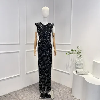 Черна Дълга рокля без ръкави 2023 Новата колекция на най-Високо Качество, Подчеркивающее Талията на Жената е Елегантна Дебнещ Рокля За парти